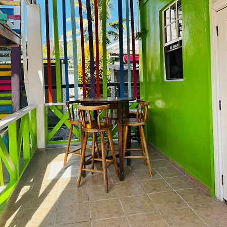 Go Slow Guesthouse Caye Caulker Exterior photo