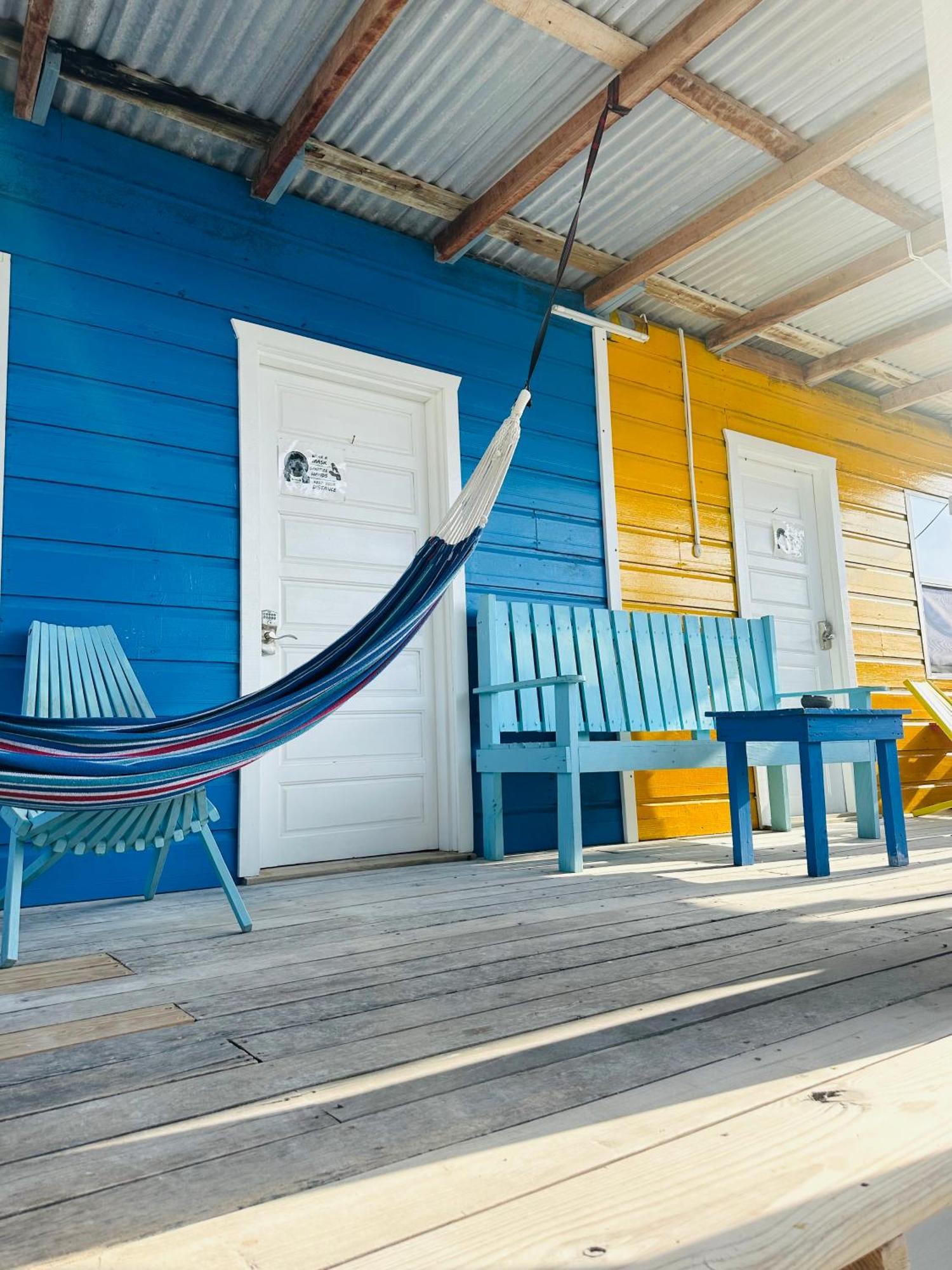 Go Slow Guesthouse Caye Caulker Exterior photo