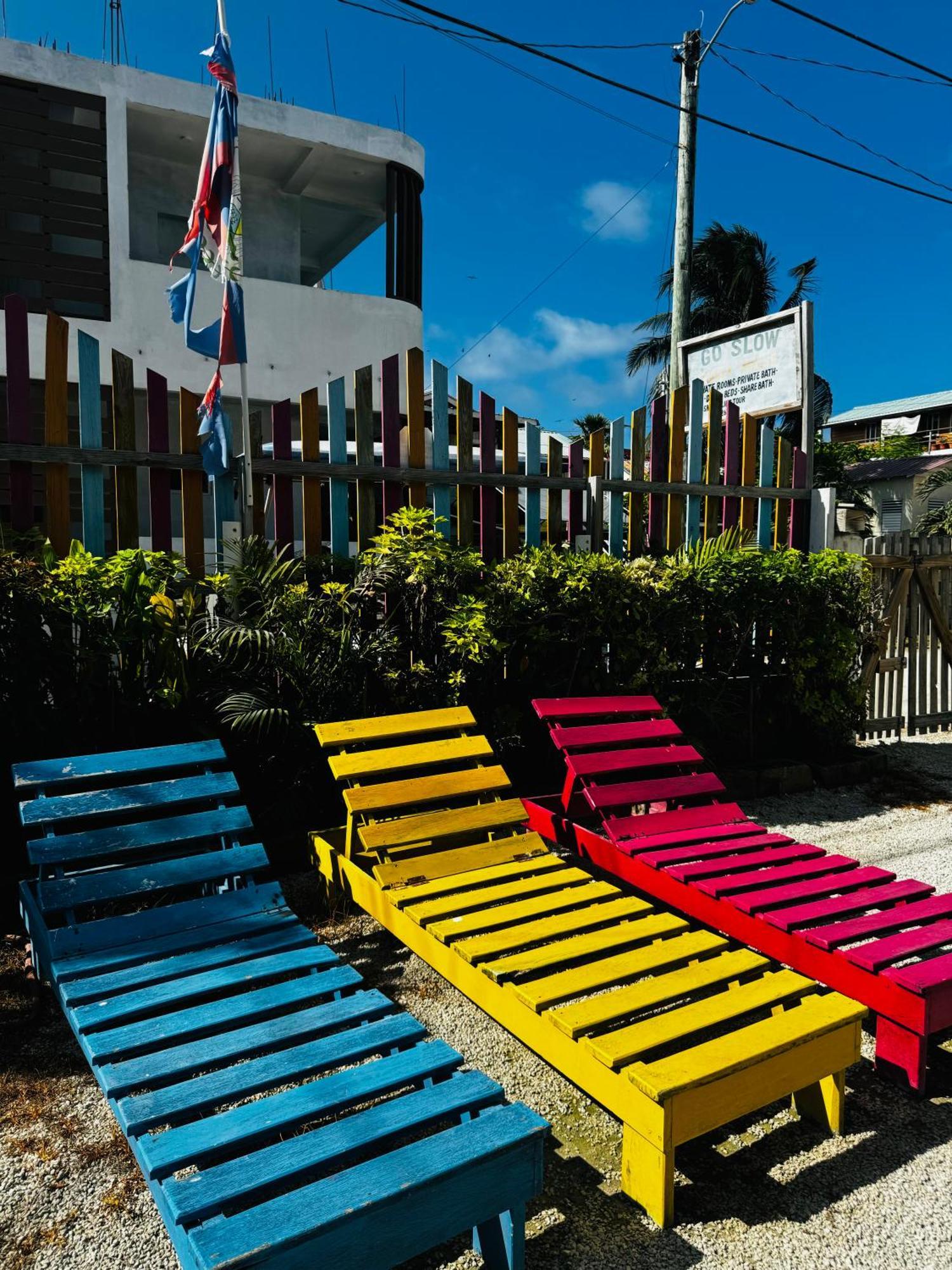 Go Slow Guesthouse Caye Caulker Exterior photo