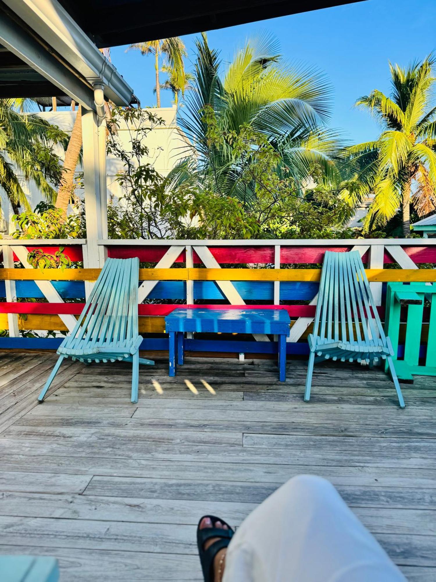 Go Slow Guesthouse Caye Caulker Exterior photo